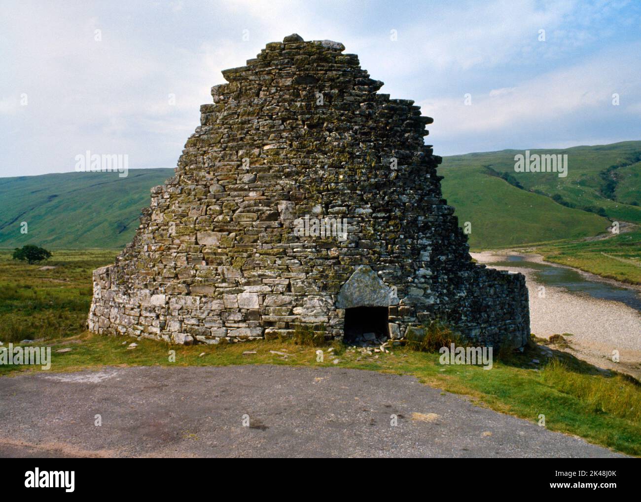 View W of Dun Dornaigil Iron Age broch above the Strathmore River S of Loch Hope, Sutherland, Scotland, UK, showing the triangular entrance  lintel. Stock Photo