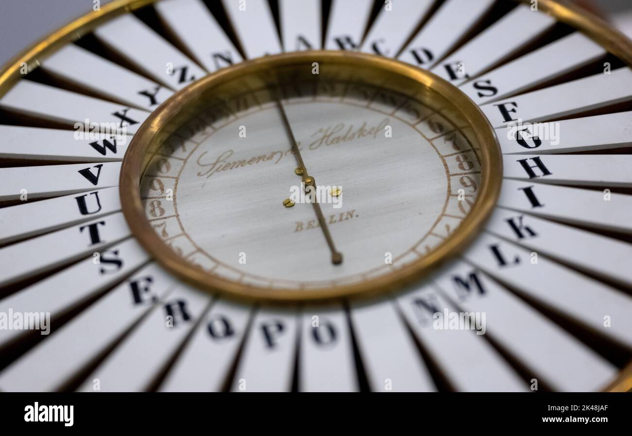 21 September 2022, Múnich A replica of a Siemens pointer telegraph