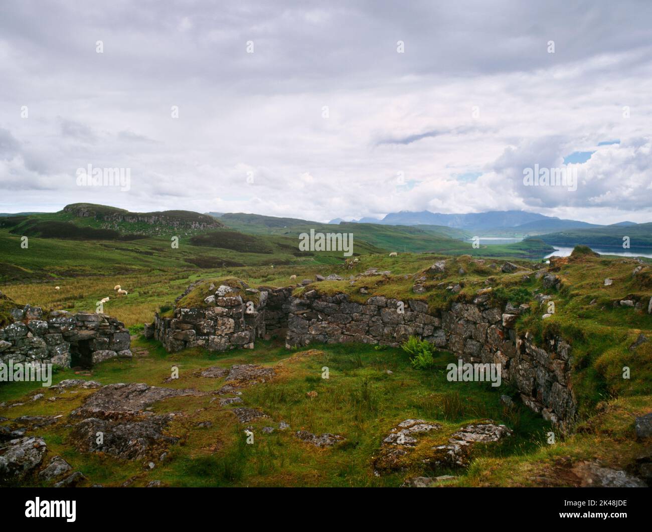 Dun Beag Iron Age broch, Struanmore, Isle of Skye, Scotland, UK, looking SE across the interior to the entrance passage flanked by intramural cells. Stock Photo
