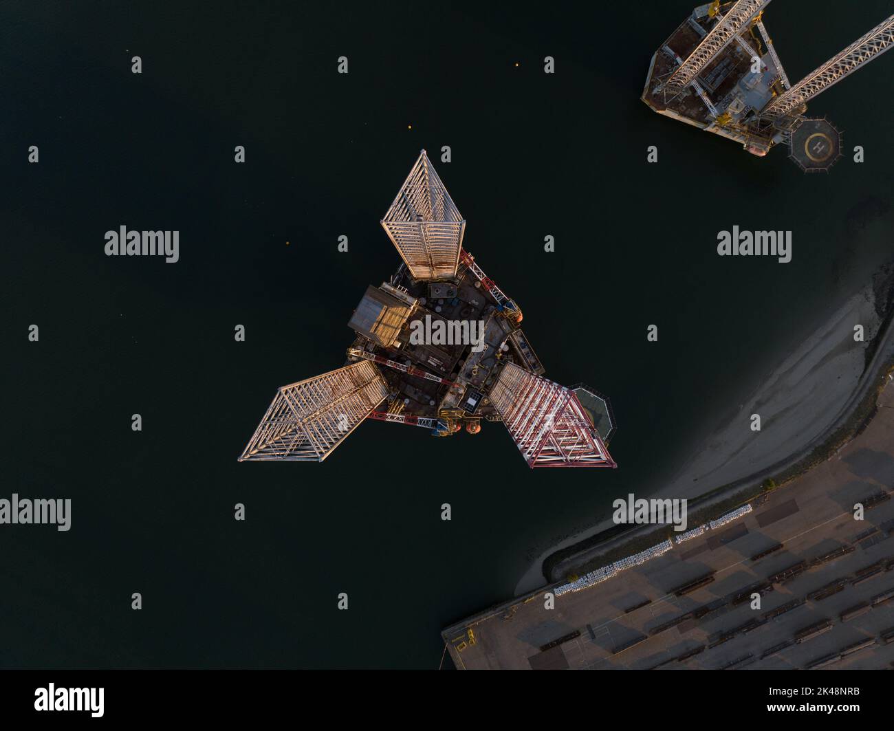 Offshore floating installation sea platform petroleum gas seabed ocean ...