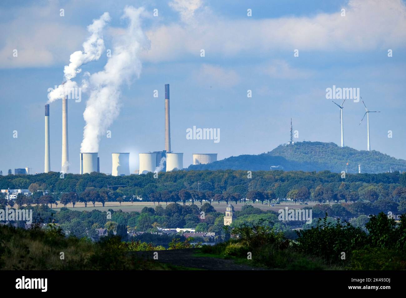 DEU, Deutschland, Nordrhein-Westfalen, Ruhrgebiet, Recklinghausen-Hochlarmark, 29.09.2022: Blick von der Halde Hoheward im Emscher-Landschaftspark in Stock Photo