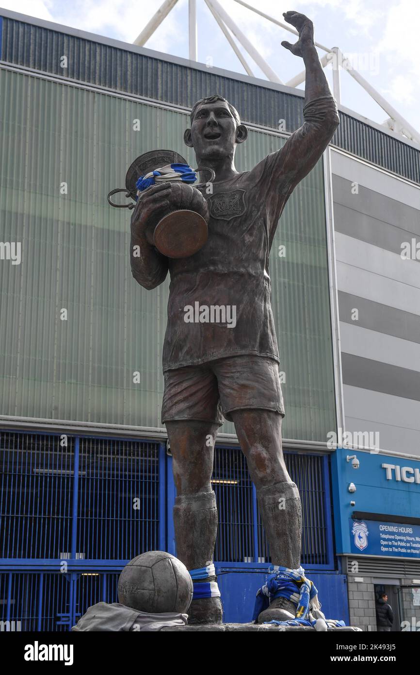 General view of Cardiff City Stadium, Statue of Fred Keenor Captain of the 1927 FA Cup Winning Team, Sky Bet Championship match Cardiff City vs Burnley at Cardiff City Stadium, Cardiff, United Kingdom, 1st October 2022  (Photo by Mike Jones/News Images) Stock Photo