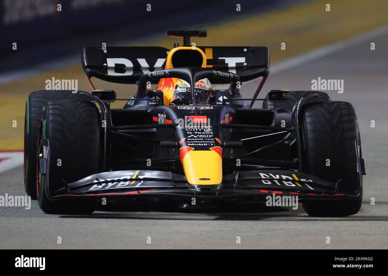 Formula One F1 - Singapore Grand Prix - Marina Bay Street Circuit, Singapore - October 1, 2022 Red Bull's Max Verstappen in action during qualifying REUTERS/Edgar Su Stock Photo