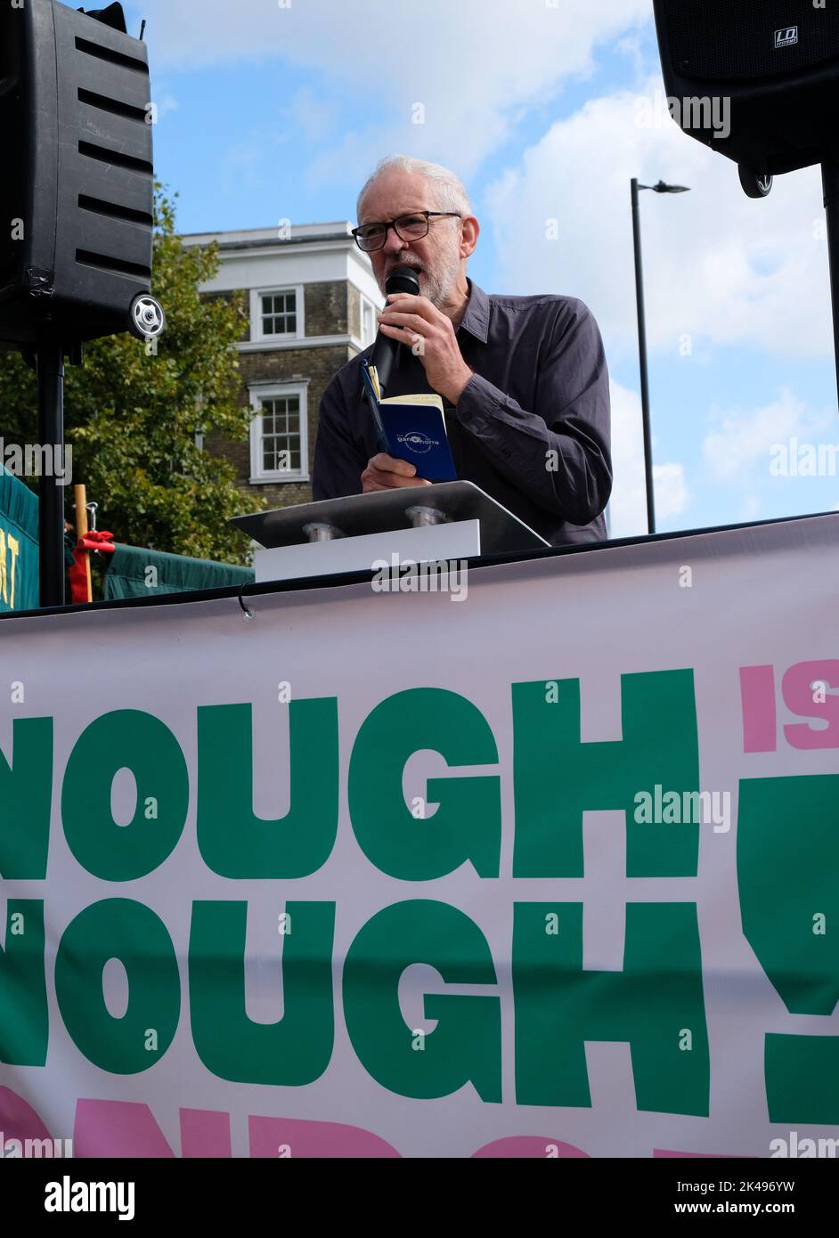 Kings Cross, London, UK. 1st Oct 2022.  Enough is Enough rally outside Kings Cross station. Jeremy Corbyn. Credit: Matthew Chattle/Alamy Live News Stock Photo