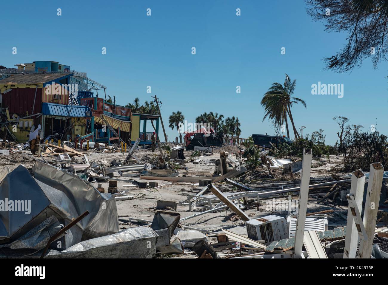 Fort Myers Beach, United States. 30th Sep, 2022. U.S. Air Force airmen assist in clearing debris in the aftermath of the massive Category 4 Hurricane Ian, that pounded the west coast of Florida, September 30, 2022 in Fort Myers Beach, Florida. Credit: SrA Jesse Hanson/US Air Force photo/Alamy Live News Stock Photo