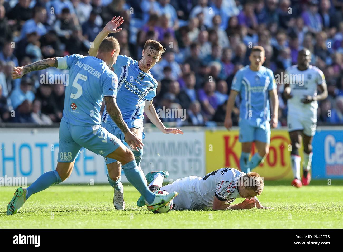 Ben Sheaf #14 of Coventry City fouls Duncan Watmore #18 of Middlesbrough during the Sky Bet Championship match Coventry City vs Middlesbrough at Coventry Building Society Arena, Coventry, United Kingdom, 1st October 2022  (Photo by Gareth Evans/News Images) Stock Photo