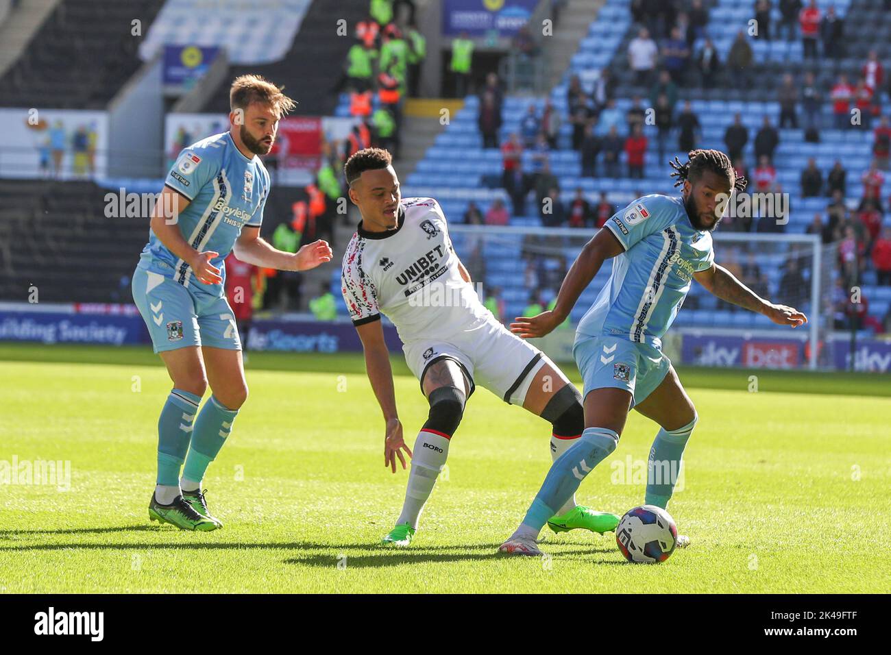 Coventry, UK. 1st October 2022Middlesbrough's Rodrigo Muniz is challenged by Coventry City's Kasey Palmer during the first half of the Sky Bet Championship match between Coventry City and Middlesbrough at the Coventry Building Society Arena, Coventry on Saturday 1st October 2022. (Credit: John Cripps | MI News) Credit: MI News & Sport /Alamy Live News Stock Photo