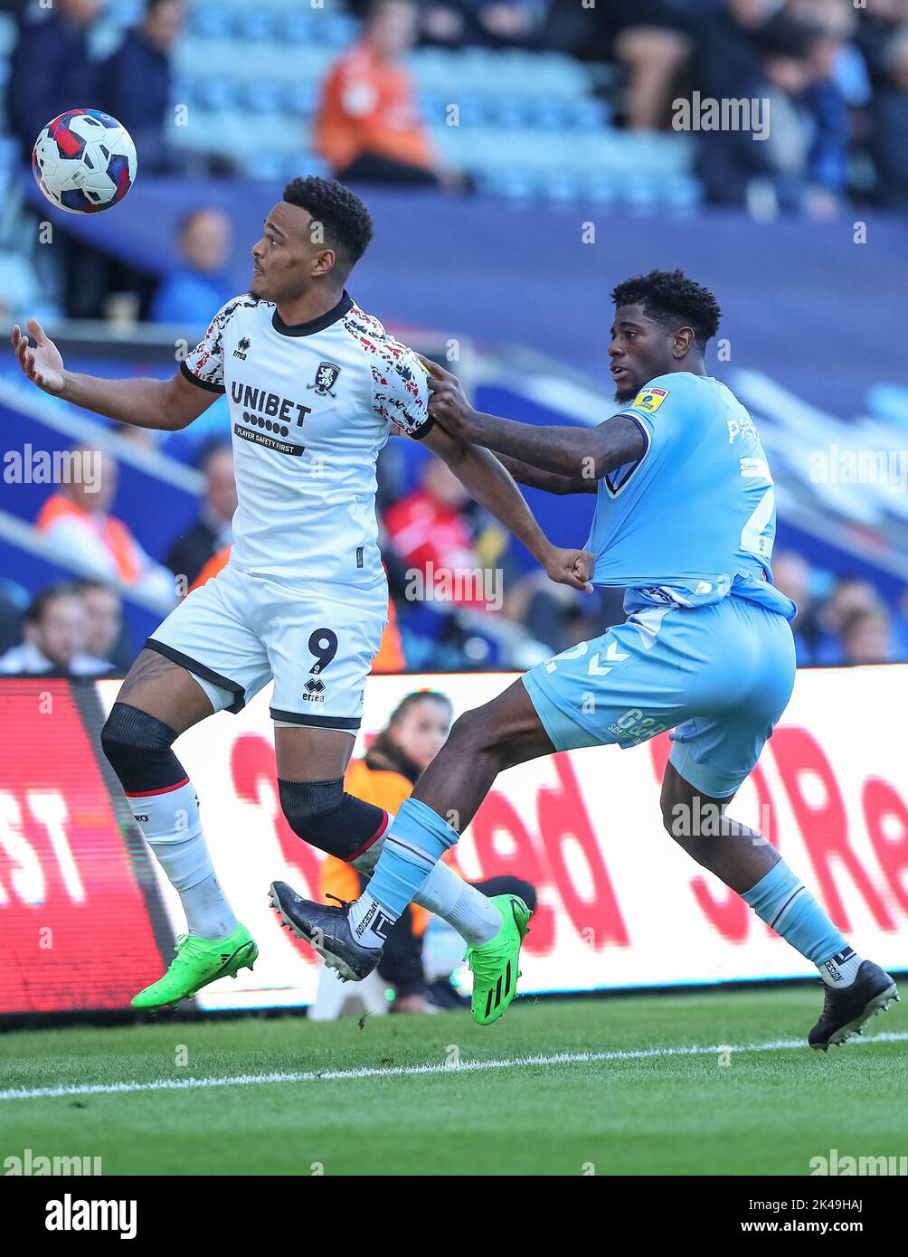 Rodrigo Muniz #9 of Middlesbrough and Jonathan Panzo #2 of Coventry City battle for the ball during the Sky Bet Championship match Coventry City vs Middlesbrough at Coventry Building Society Arena, Coventry, United Kingdom, 1st October 2022  (Photo by Gareth Evans/News Images) Stock Photo