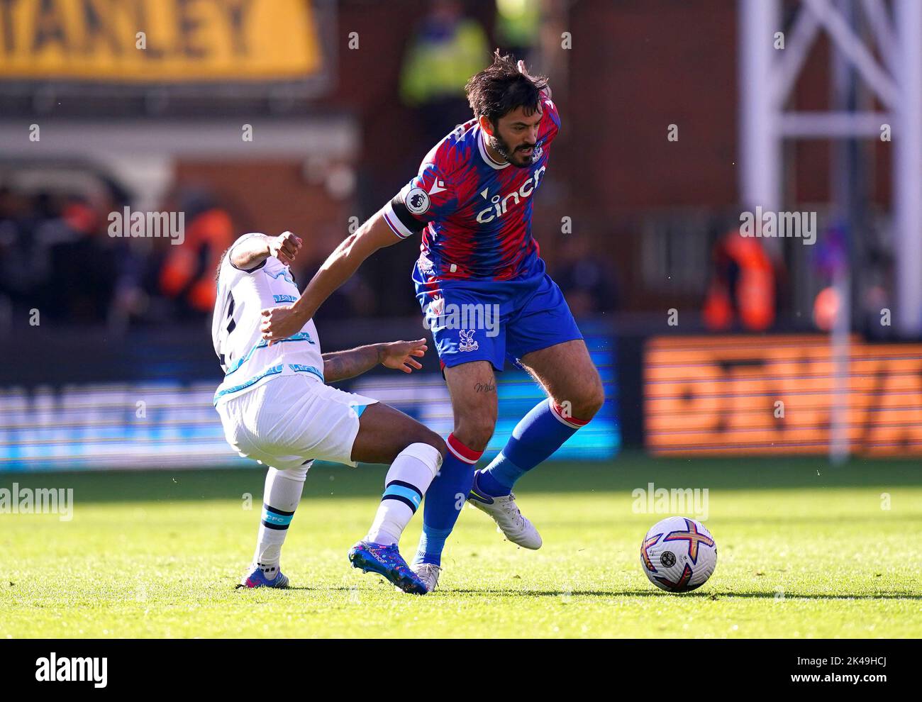 Crystal Palace's James Tomkins (right) and Chelsea's Raheem Sterling battle for the ball during the Premier League match at Selhurst Park, London. Picture date: Saturday October 1, 2022. Stock Photo