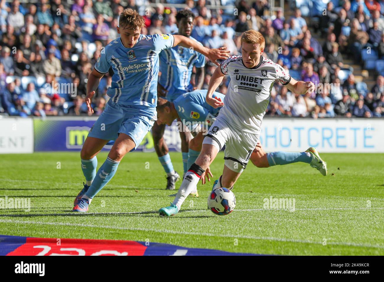 Coventry, UK. 1st October 2022Middlesbrough's Duncan Watmore ets away from Coventry City's Callum Doyle during the first half of the Sky Bet Championship match between Coventry City and Middlesbrough at the Coventry Building Society Arena, Coventry on Saturday 1st October 2022. (Credit: John Cripps | MI News) Credit: MI News & Sport /Alamy Live News Stock Photo