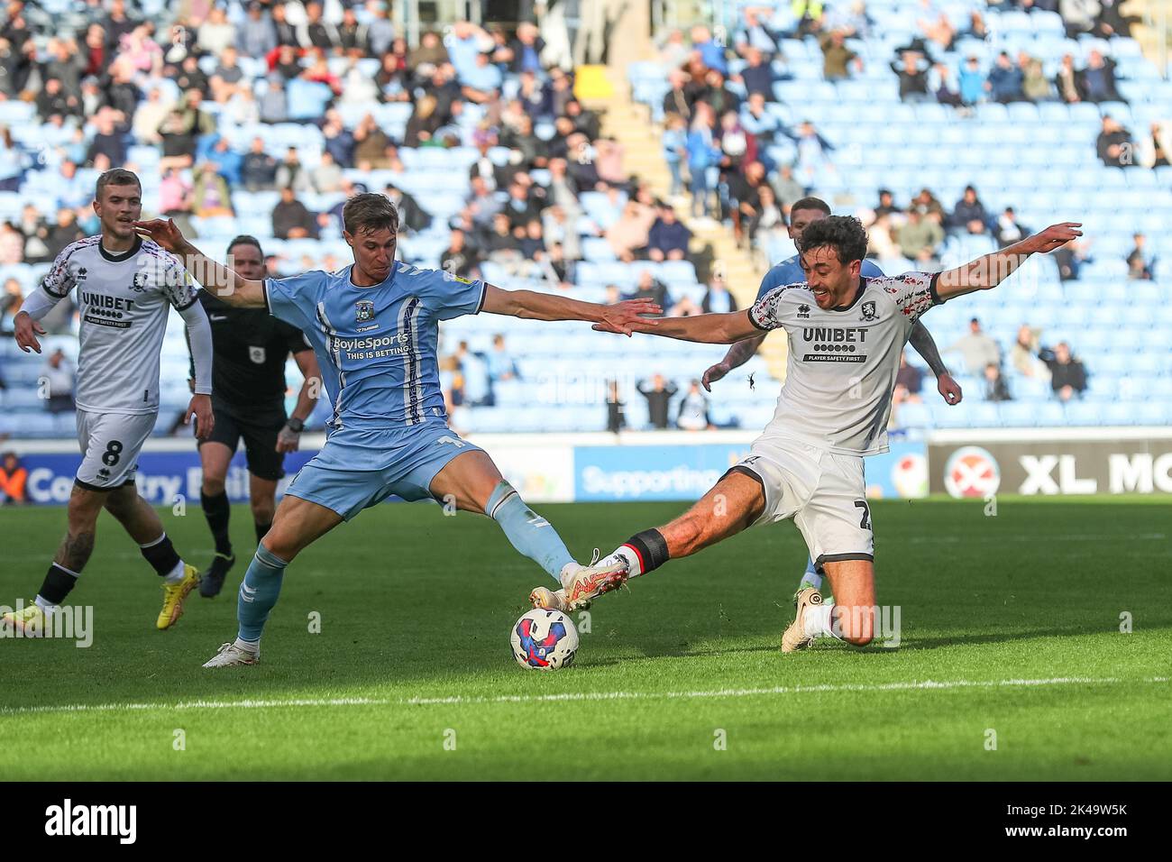 Coventry, UK. 01st Oct, 2022. Matt Crooks #25 of Middlesbrough and Viktor Gyökeres #17 of Coventry City battle for the ball during the Sky Bet Championship match Coventry City vs Middlesbrough at Coventry Building Society Arena, Coventry, United Kingdom, 1st October 2022 (Photo by Gareth Evans/News Images) in Coventry, United Kingdom on 10/1/2022. (Photo by Gareth Evans/News Images/Sipa USA) Credit: Sipa USA/Alamy Live News Stock Photo