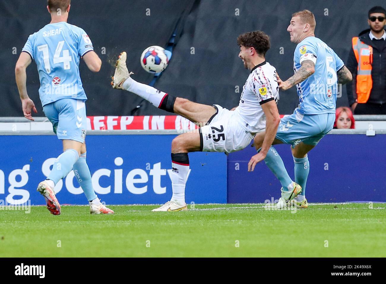 Coventry, UK. 1st October 2022Middlesbrough's Matt Crooks tries an overhead kick during the second half of the Sky Bet Championship match between Coventry City and Middlesbrough at the Coventry Building Society Arena, Coventry on Saturday 1st October 2022. (Credit: John Cripps | MI News) Credit: MI News & Sport /Alamy Live News Stock Photo