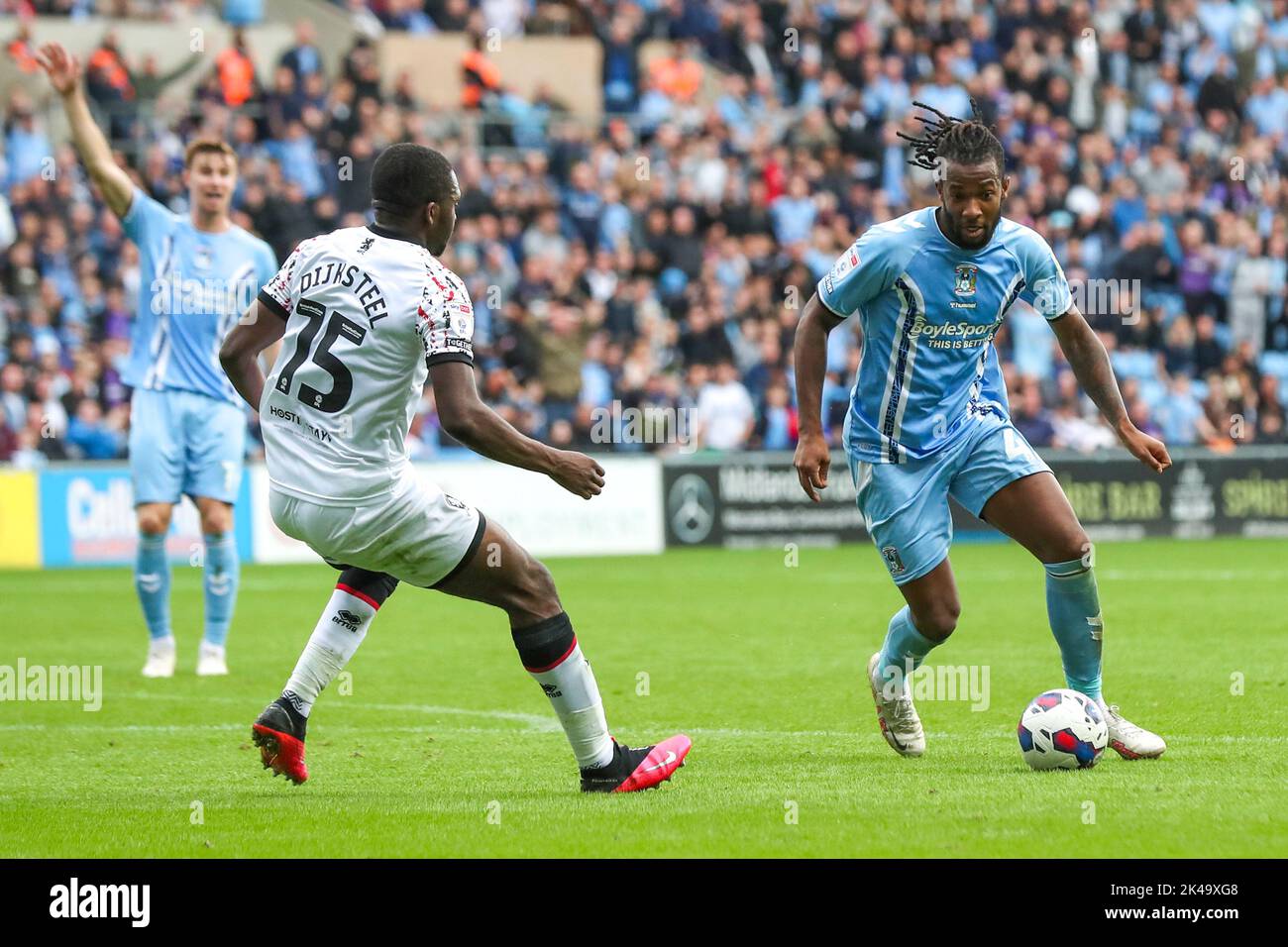 Coventry, UK. 1st October 2022Coventry City's Kasey Palmer takes on Middlesbrough's Anfernee Dijksteel during the second half of the Sky Bet Championship match between Coventry City and Middlesbrough at the Coventry Building Society Arena, Coventry on Saturday 1st October 2022. (Credit: John Cripps | MI News) Credit: MI News & Sport /Alamy Live News Stock Photo