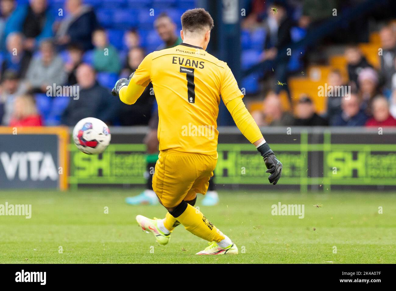 Stockport, UK. 1st October 2022during the Sky Bet League 2 match between Stockport County and Walsall at the Edgeley Park Stadium, Stockport on Saturday 1st October 2022. (Credit: Mike Morese | MI News) Credit: MI News & Sport /Alamy Live News Stock Photo