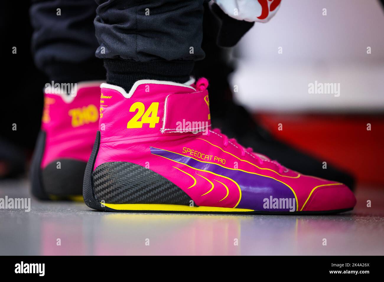 ZHOU Guanyu (chi), Alfa Romeo F1 Team ORLEN C42, racing shoes during the  Formula 1 Singapore Airlines Singapore Grand Prix 2022, 17th round of the  2022 FIA Formula One World Championship from