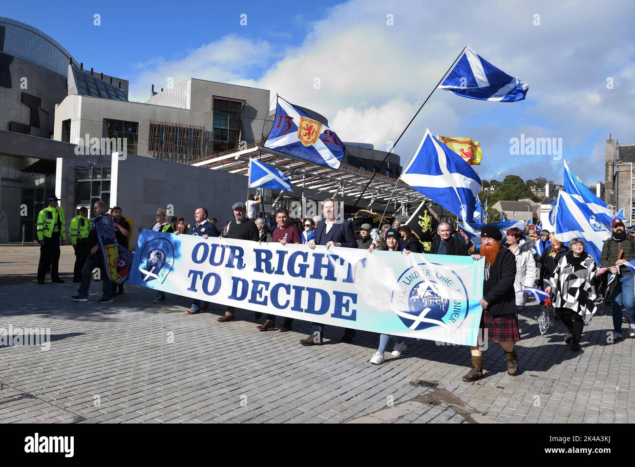 Edinburgh, Scotland, UK. 1st, October, 2022. Thousands of people march through Edinburgh to the Scottish paliament building at Holyrood demanding 'independence' from British rule. Douglas Carr/Alamy Live News Stock Photo