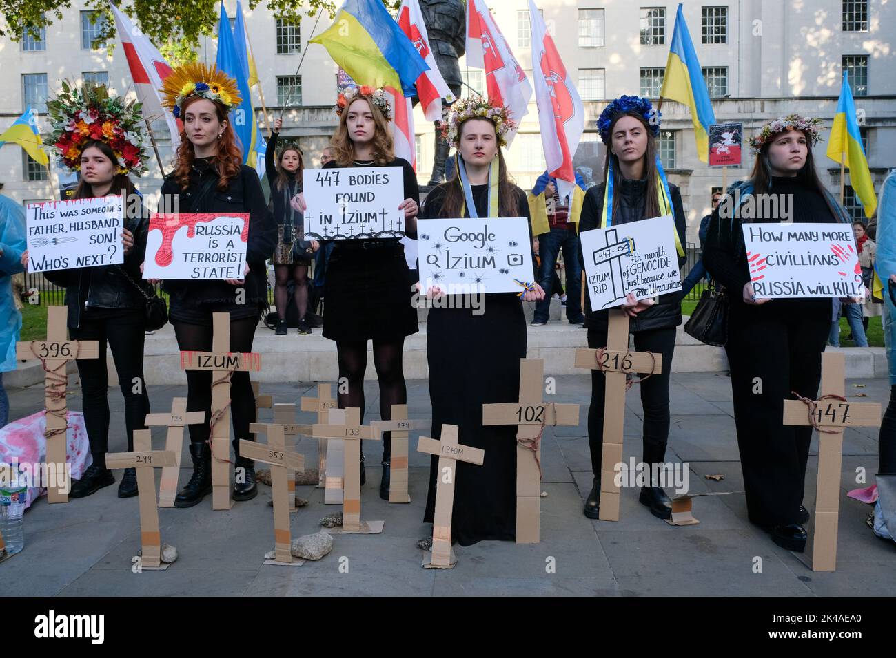 Whitehall, London, UK. 1st Oct 2022. Ukrainians protest the Russian invasion opposite to Downing Street. Credit: Matthew Chattle/Alamy Live News Stock Photo