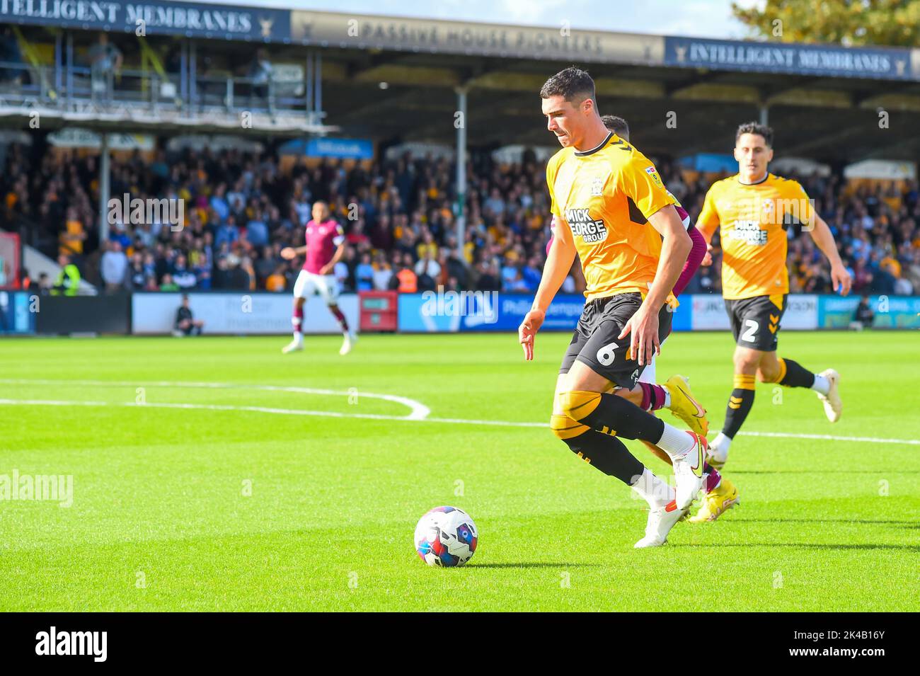 Cambridge, UK. 1st October 2022Llyod Jones (6 Cambridge United) controls the ball during the Sky Bet League 1 match between Cambridge United and Derby County at the R Costings Abbey Stadium, Cambridge on Saturday 1st October 2022. (Credit: Kevin Hodgson | MI News) Credit: MI News & Sport /Alamy Live News Stock Photo