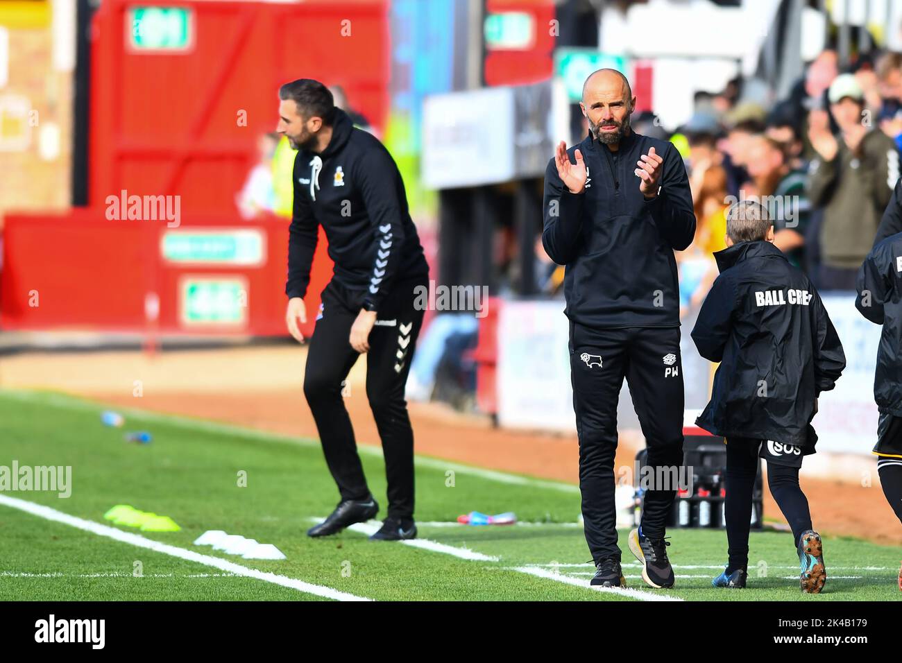 Cambridge, UK. 1st October 2022Manager Paul Warne ( Paul Warne Derby) applauds during the Sky Bet League 1 match between Cambridge United and Derby County at the R Costings Abbey Stadium, Cambridge on Saturday 1st October 2022. (Credit: Kevin Hodgson | MI News) Credit: MI News & Sport /Alamy Live News Stock Photo