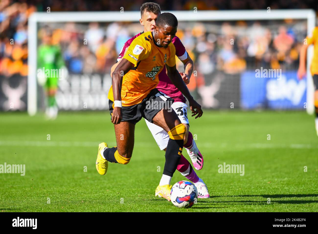 Cambridge, UK. 1st October 2022Shilow Tracey (18 Cambridge United) controls the ball during the Sky Bet League 1 match between Cambridge United and Derby County at the R Costings Abbey Stadium, Cambridge on Saturday 1st October 2022. (Credit: Kevin Hodgson | MI News) Credit: MI News & Sport /Alamy Live News Stock Photo