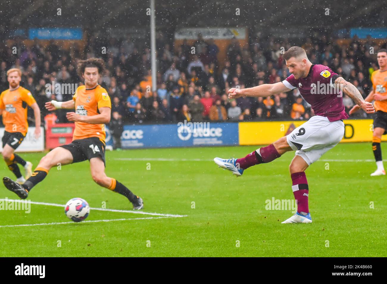 Cambridge, UK. 1st October 2022James Collins (9 Derby) shoots and scores his second goal during the Sky Bet League 1 match between Cambridge United and Derby County at the R Costings Abbey Stadium, Cambridge on Saturday 1st October 2022. (Credit: Kevin Hodgson | MI News) Credit: MI News & Sport /Alamy Live News Stock Photo