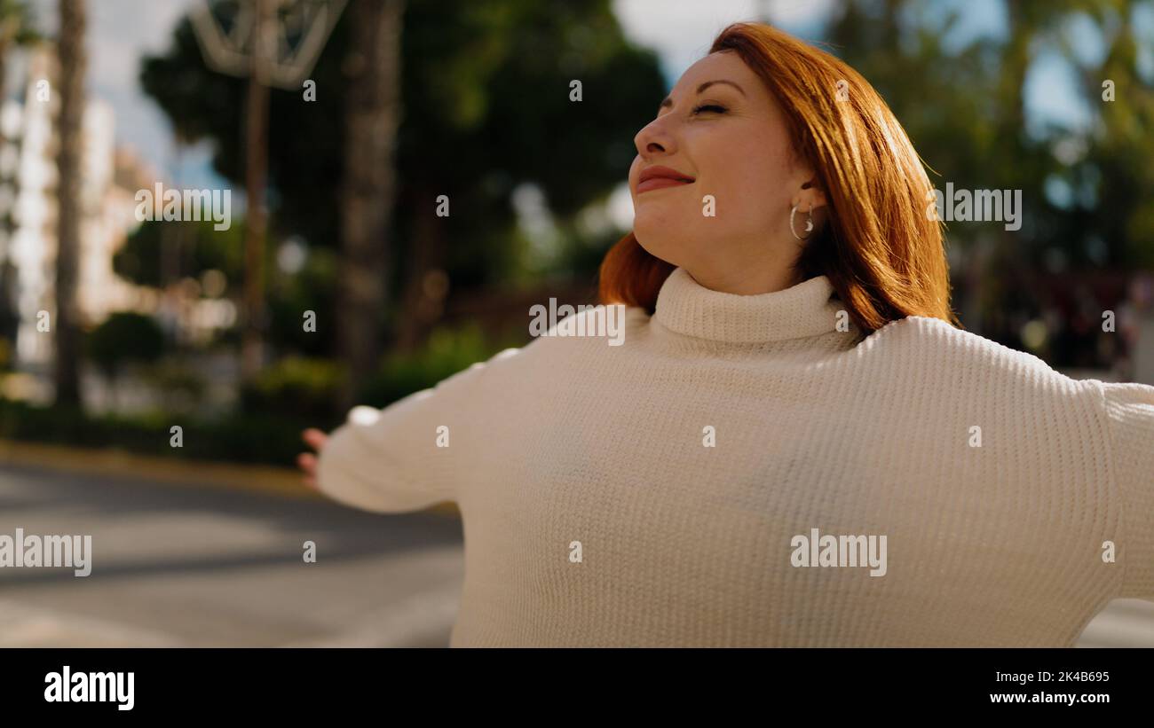 Smiling irish redhead hi-res stock photography and images - Alamy