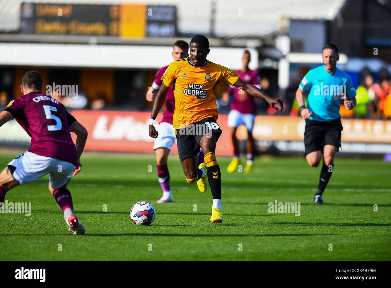 Cambridge, UK. 1st October 2022Shilow Tracey (18 Cambridge United) controls the ball during the Sky Bet League 1 match between Cambridge United and Derby County at the R Costings Abbey Stadium, Cambridge on Saturday 1st October 2022. (Credit: Kevin Hodgson | MI News) Credit: MI News & Sport /Alamy Live News Stock Photo