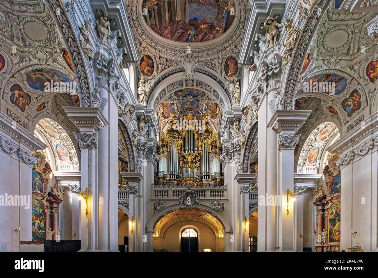 Nave, centre main organ with 126 stops, left aisle Gospel organ, right aisle Epistle organ, largest organ system in Europe, ceiling frescoes, St. Stock Photo