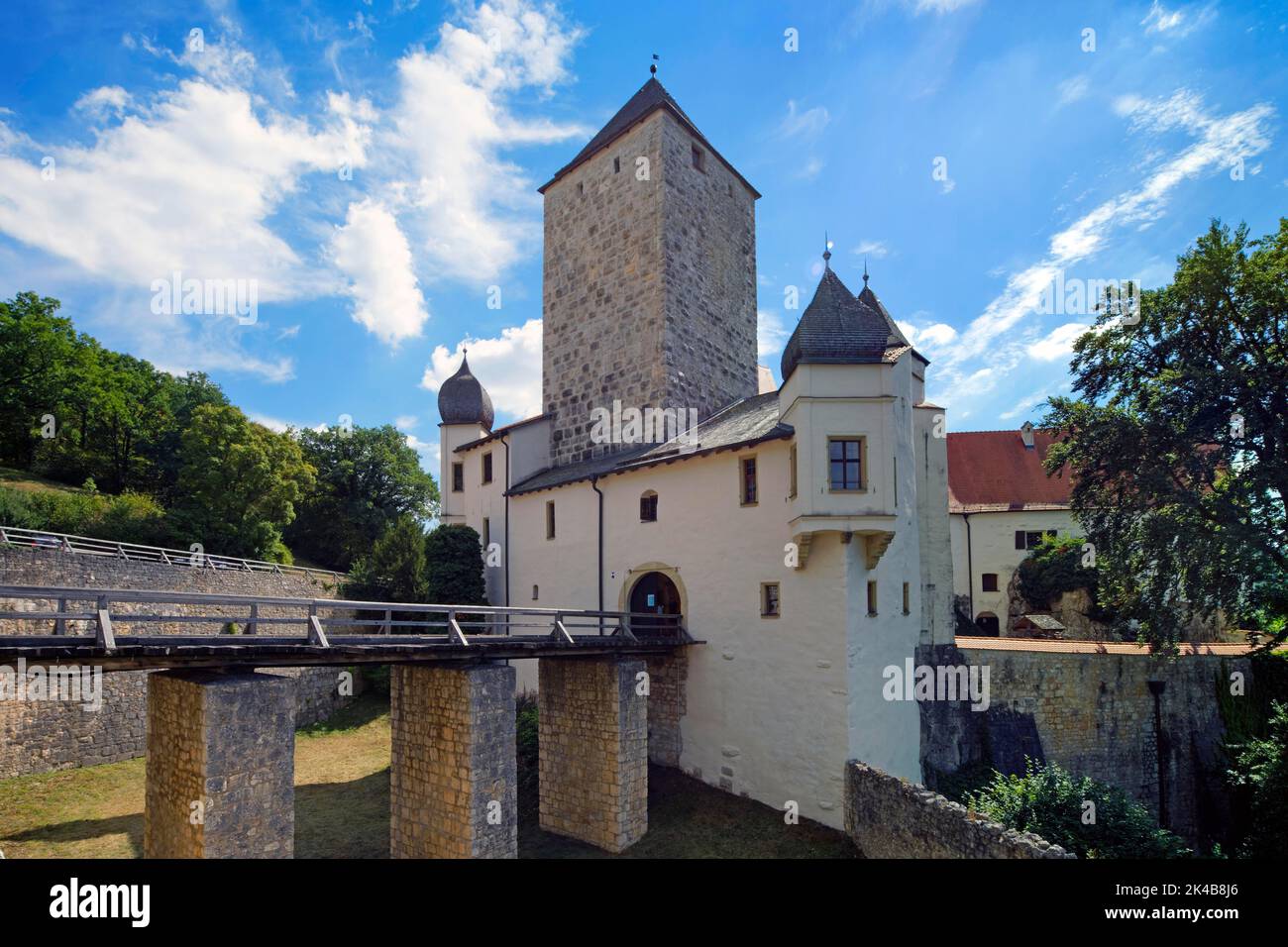Prunn Castle, hilltop castle, first mentioned in 1037, stands on the Main-Danube Canal, Schlossprunn, part of the town of Riedenburg, Altmuehltal Stock Photo