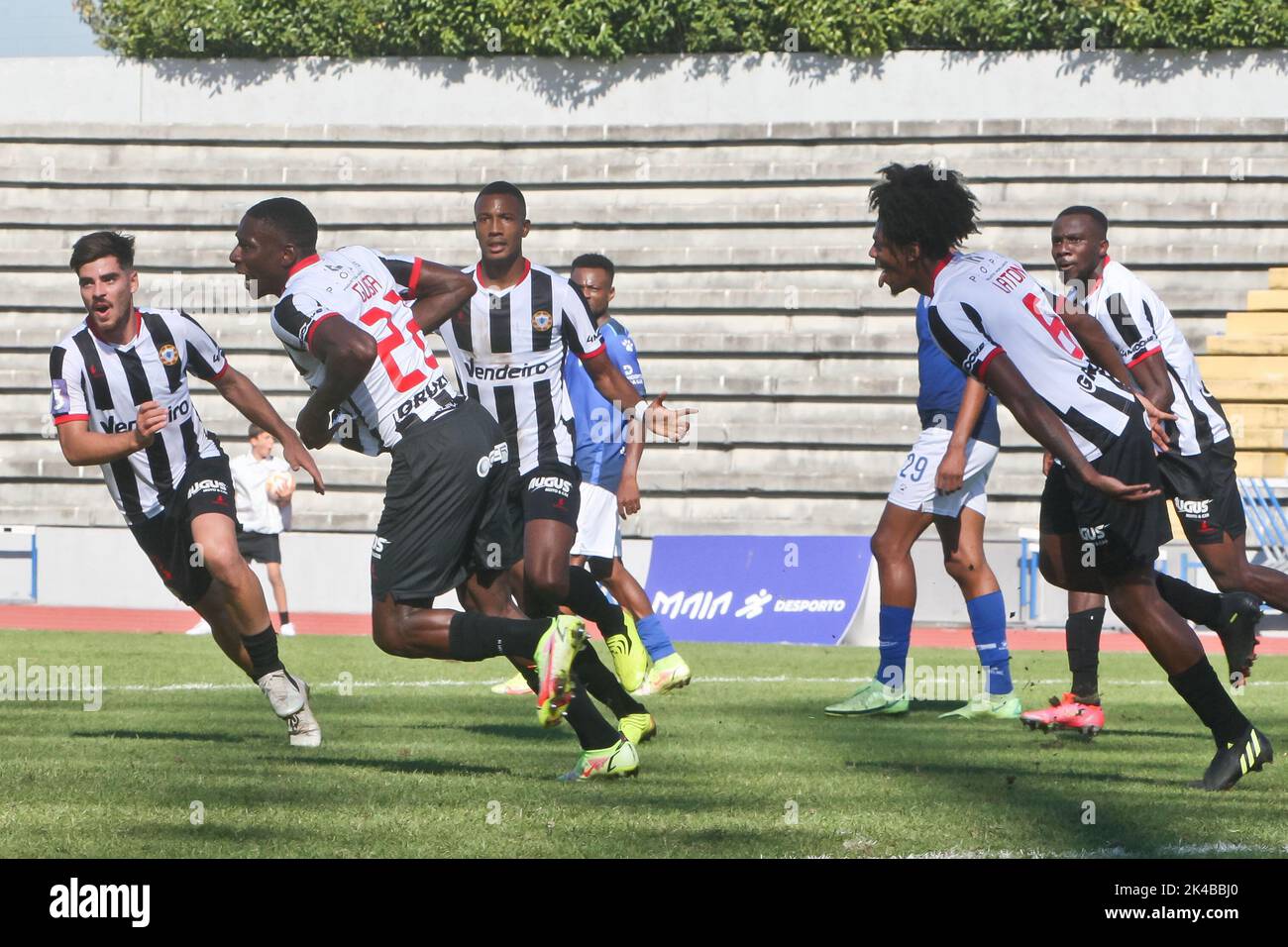 https://c8.alamy.com/comp/2K4BBJ0/maia-10012022-varzim-sport-club-hosted-clube-desportivo-feirense-this-afternoon-at-estdio-municipal-dr-jos-vieira-de-carvalho-in-maia-in-the-2nd-round-of-the-portuguese-cup-20222023-varzims-gscored-byd-by-ze-augusto-jos-carmo-global-imagessipa-usa-2K4BBJ0.jpg