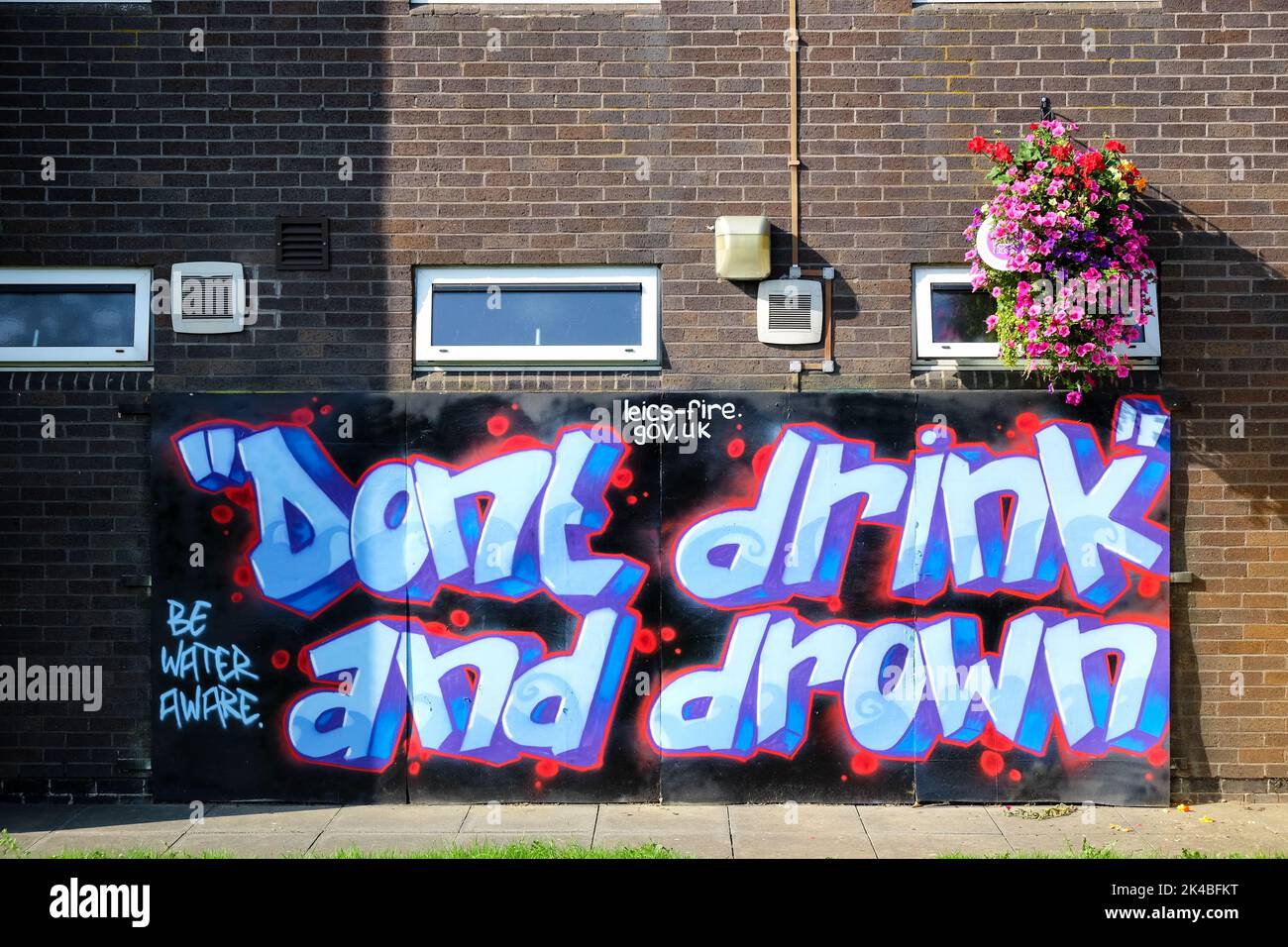 dont drink and drown sign Stock Photo Alamy