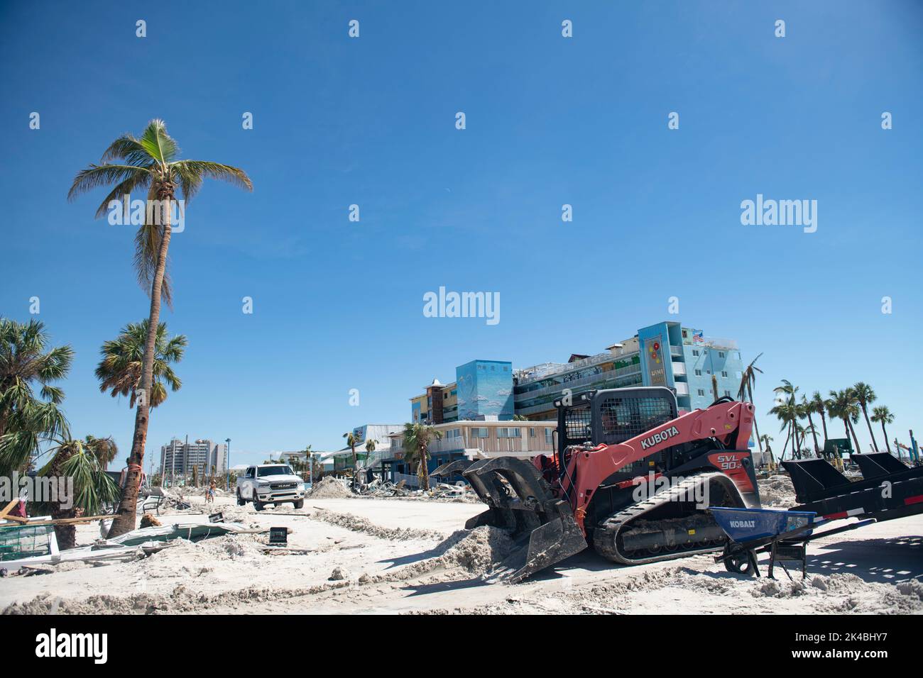 The 202nd RED HORSE Squadron clear roads in Fort Myers Beach, Florida in response to Hurricane Ian, Sept. 30, 2022. (U.S. Air National Guard photo by Senior Airman Jesse Hanson) Stock Photo