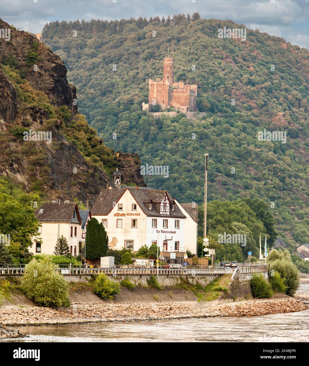 Rhine River Valley, Germany.  Maus Castle, 14th century, above Wellmich Village. Stock Photo