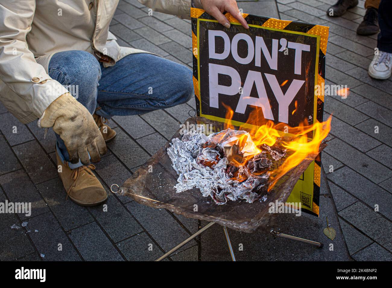 London, UK. 1st October 2022. Protesters burn their energy bills, part of the Don't Pay campaign urging people not to pay their energy bills in protest against skyrocketing costs. People, and various groups and trade unions gathered outside Lewisham Town hall in protest against the cost of living crisis, the climate crisis, rising energy bills, and the Tory Government, and in solidarity with the various strikes taking place around the UK. Photo Horst A. Friedrichs Alamy Live News Stock Photo