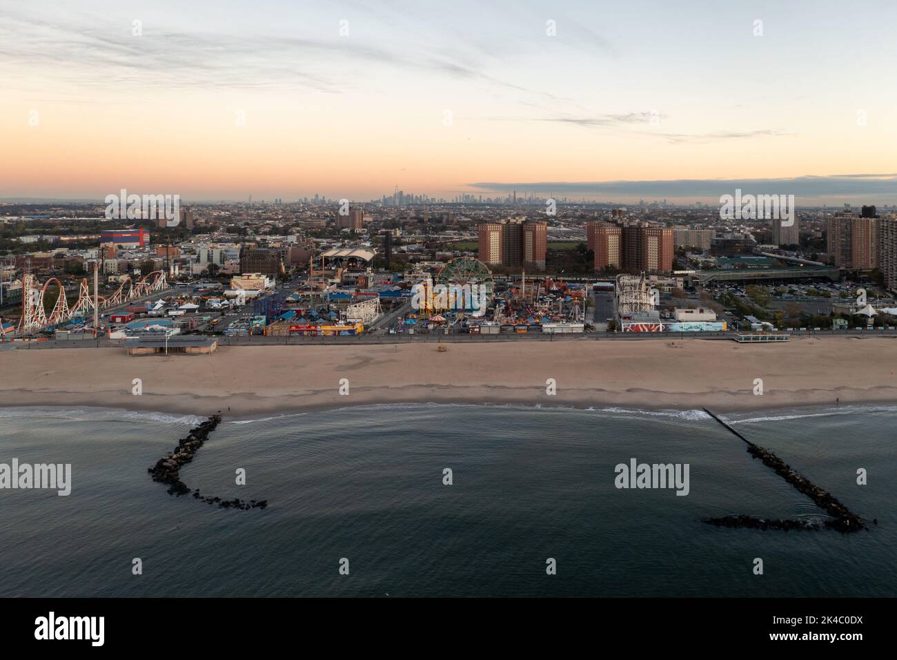 New york city beautiful sunrise hi-res stock photography and images - Alamy