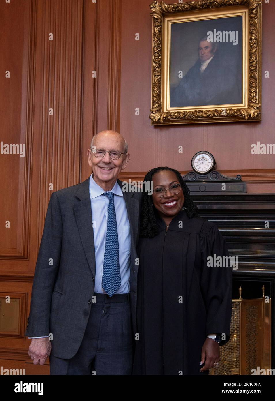 Washington, United States Of America. 30th Sep, 2022. Washington, United States of America. 30 September, 2022. U.S. Supreme Court Associate Justice Ketanji Brown Jackson, right, poses with former Associate Justice Stephen Breyer the ceremonial investiture at the Justices Conference Room, September 30, 2022 in Washington, DC Credit: Fred Schilling/Collection of the Supreme Court of the United States/Alamy Live News Stock Photo