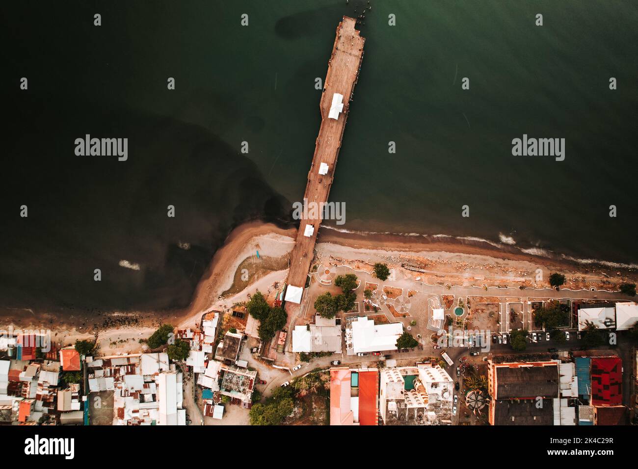Top aerial view beach houses hi-res stock photography and images - Alamy
