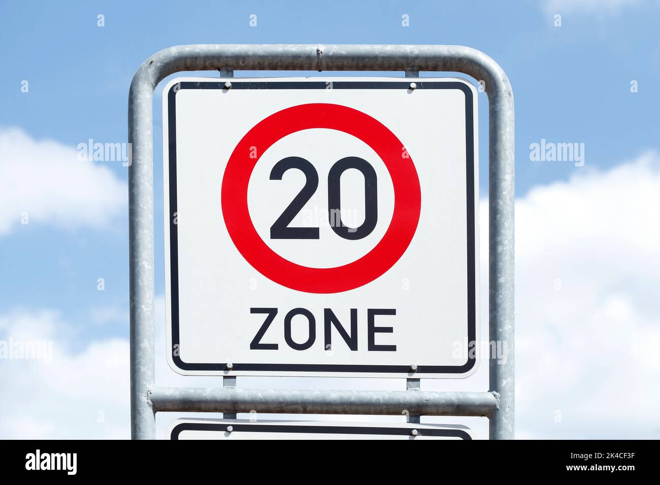 Verkehrsschild Tempo 20-Zone, ZulÃ¤ssige hÃ¶chstgeschwindigkeit Stock Photo