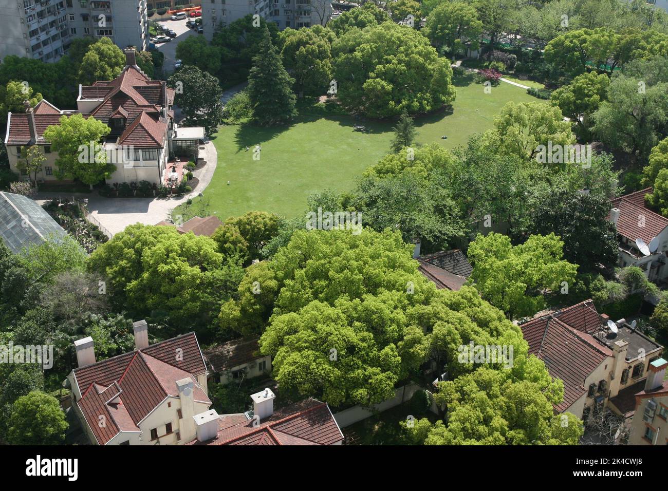 Residential area houses park hi-res stock photography and images - Alamy