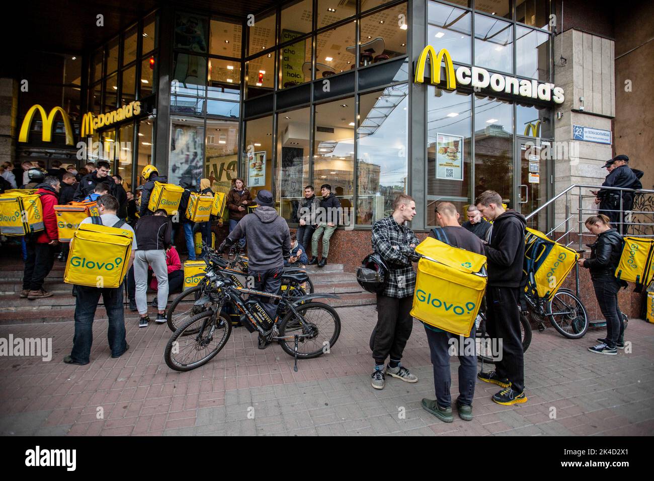Kyiv, Ukraine. 01st Oct, 2022. Glovo food delivery couriers wait to