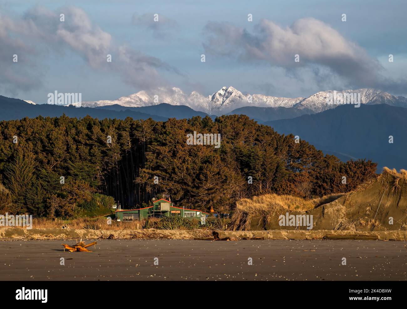 Taraua Ranges Snow Tararua ranges house hi-res stock photography and images - Alamy