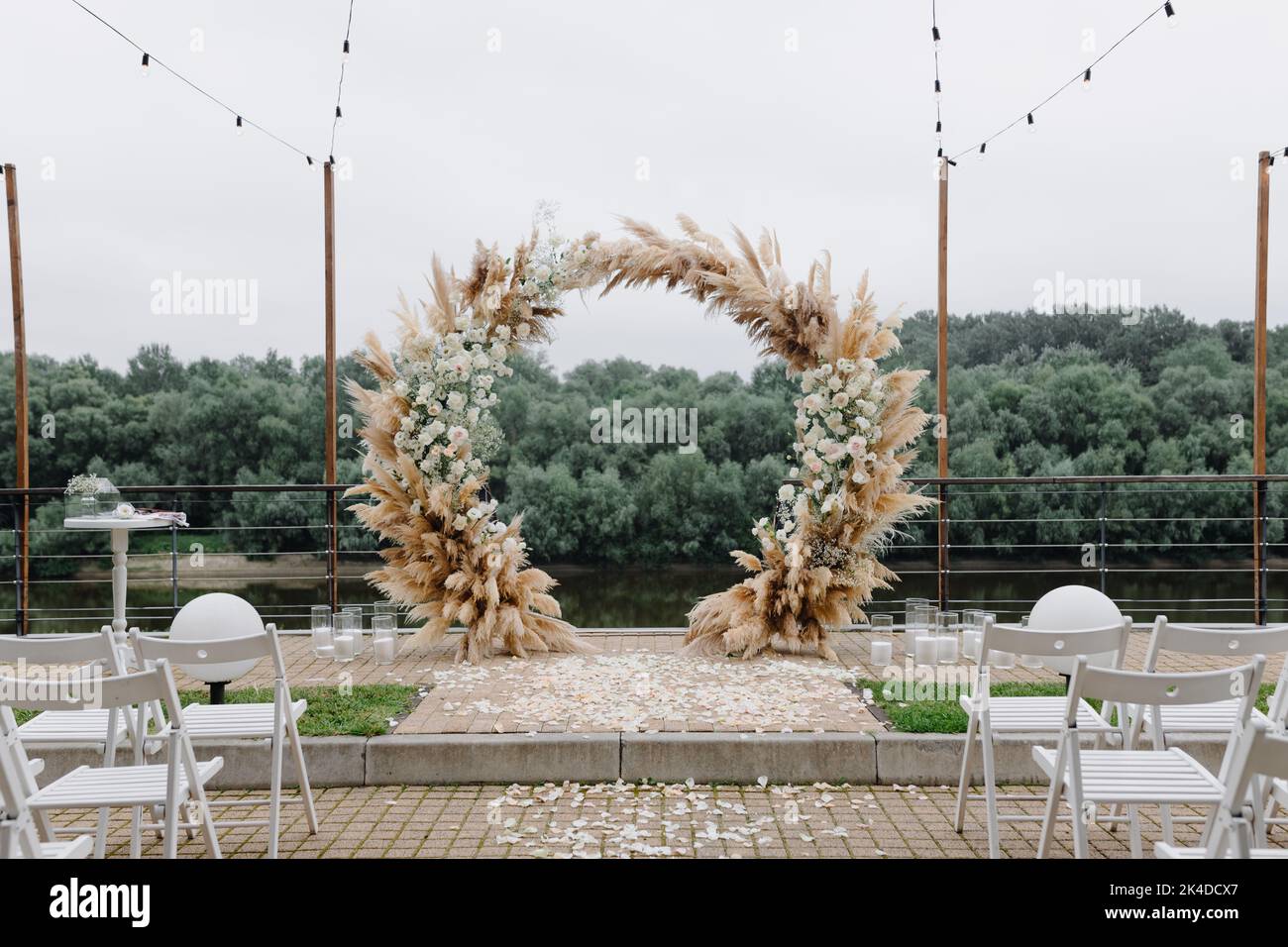 Hanging Reeds Dried reed grass decor wedding hi-res stock photography and images - Alamy