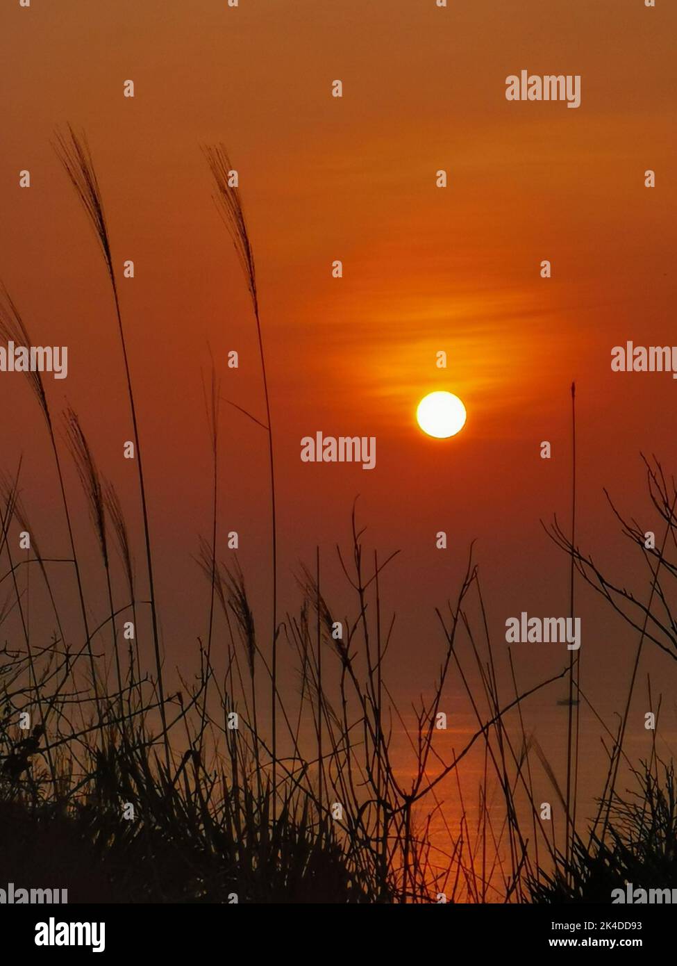 The beautiful sunset over the sea Stock Photo - Alamy