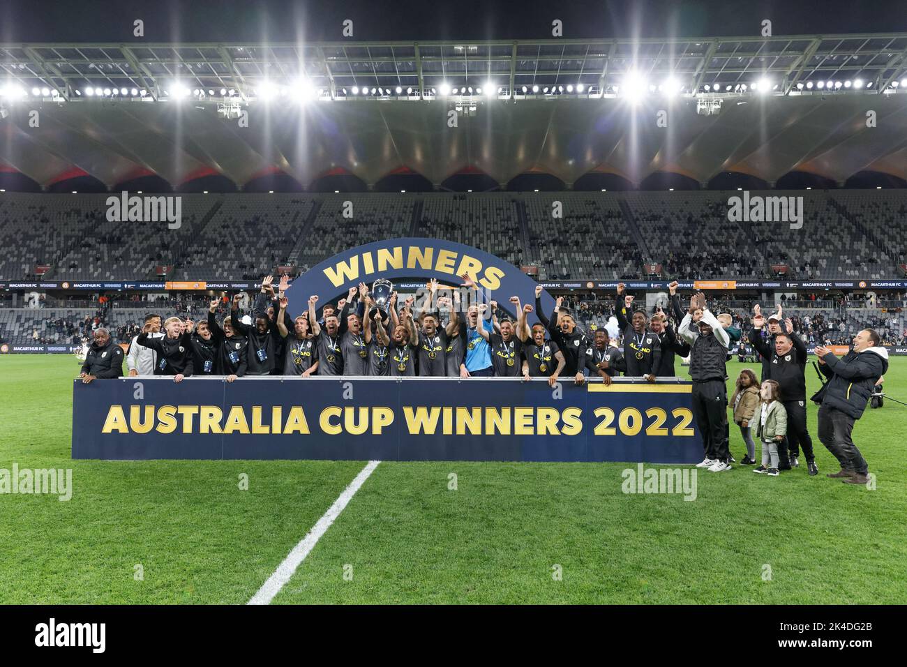 SYDNEY, AUSTRALIA - OCTOBER 1: Macarthur FC celebrate winning after the Australia Cup Final match between Sydney United 58 FC and Macarthur FC at CommBank Stadium on October 1, 2022 in Sydney, Australia Credit: IOIO IMAGES/Alamy Live News Stock Photo