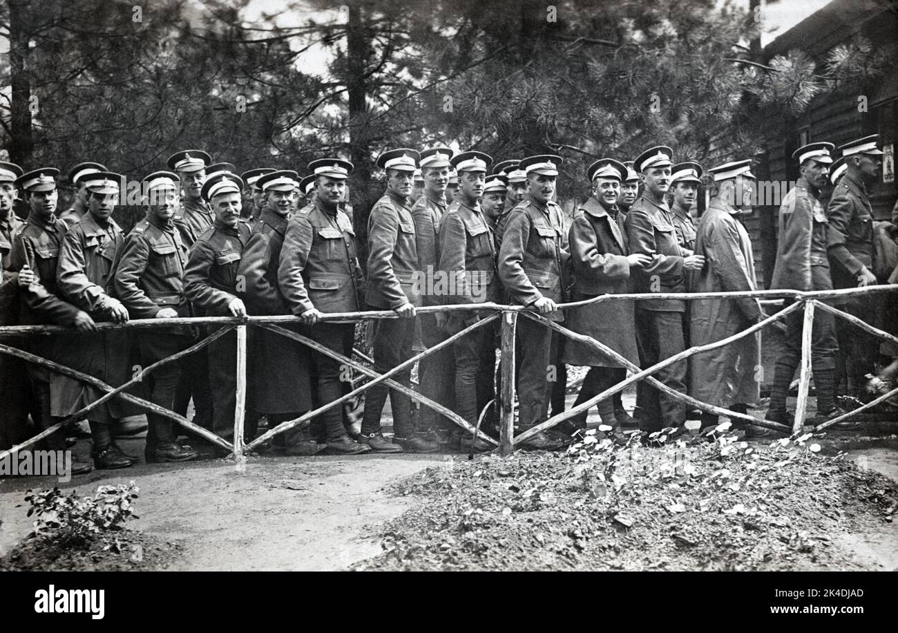 A First World War era picture of a British soldiers of the Royal Garrison Artillery in a line going into a hut in Maresfield Park Camp, near Uckfield, East Sussex, England, UK c.1917. Stock Photo
