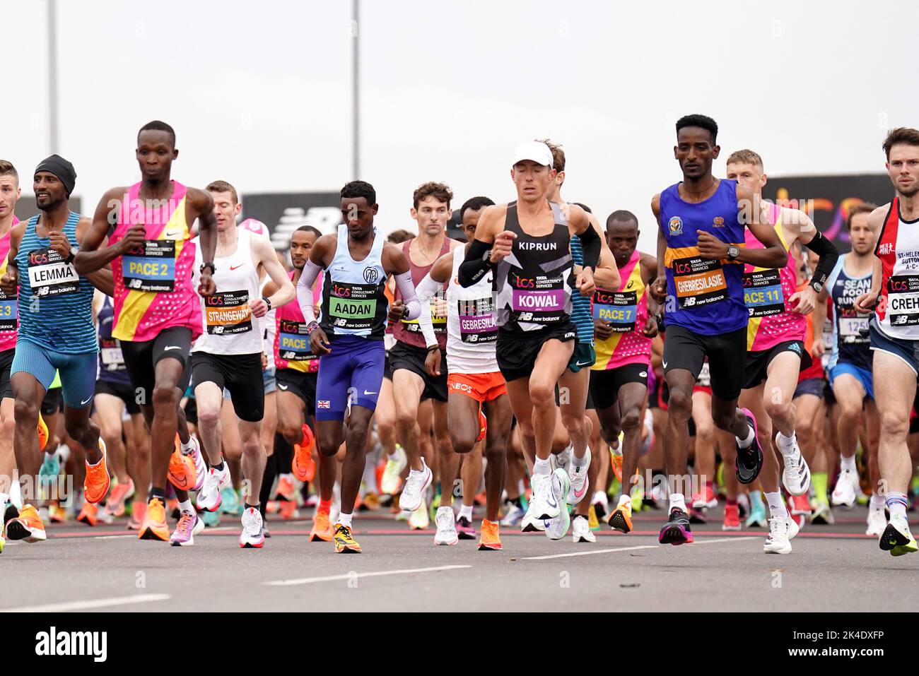 The Elite men and public start the TCS London Marathon. Picture date