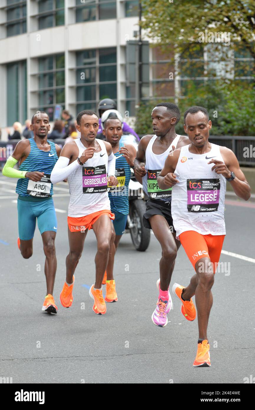London,UK. 2nd October 2022. Leaders of the elite men passing Byward Street during the 2022 London Marathon. Legese was leading the way. Amos Kipruto went on to win, and Leul Gebresilase was second, and Bashir Abdi was third. Andrew Steven Graham/Alamy Live News Stock Photo