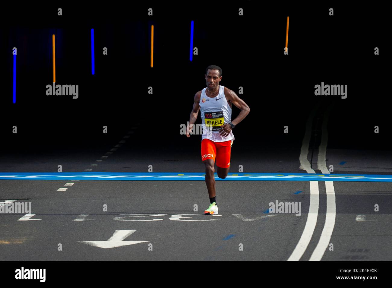 London, UK. 2 October 2022. Kenenisa Bekele (ETH) passes mile 24 en