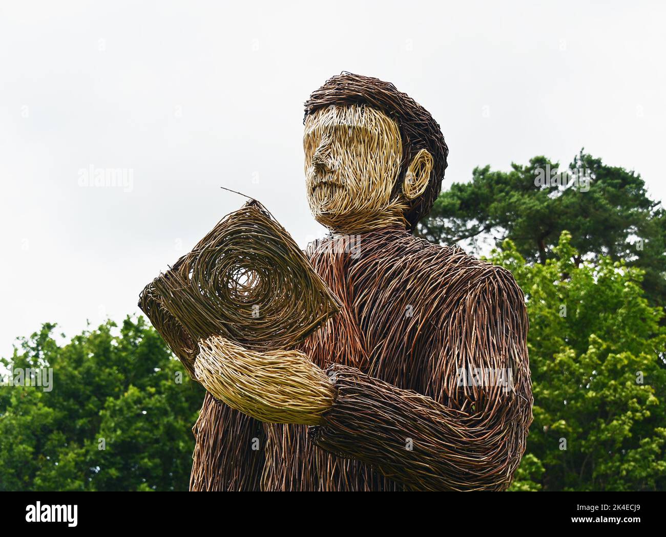"The Walking Poet", willow sculpture by David Powell. Robert Burns