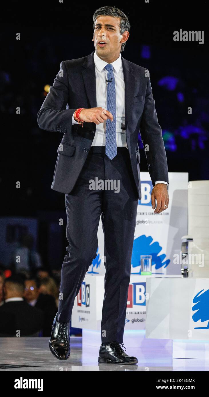 Rishi Sunak, MP, former Chancellor of the Exchequer and leadership candidate, full body, standing, Stock Photo